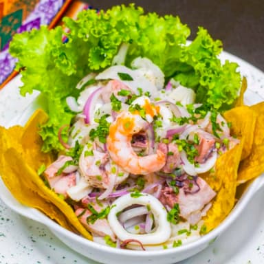 Ceviche de Pescado y Mariscos