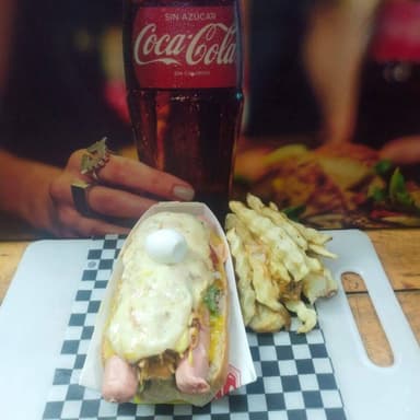 COMBO Perro Chingon Doble Salschicha+ Gaseosa Gr🌭