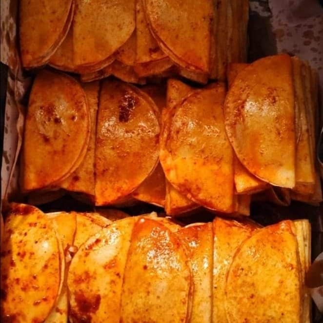 50 pzas entre cuates de tacos de canasta
