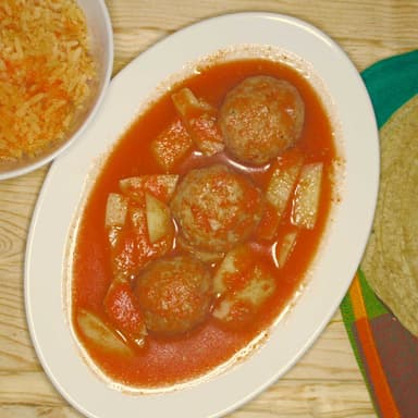 Albondigas con Papas en Chipotle