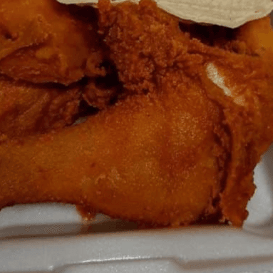 6Alas de  pollo frito con papas