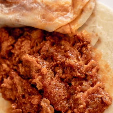 Burrito de Chicharrón de Lonja en Salsa Roja