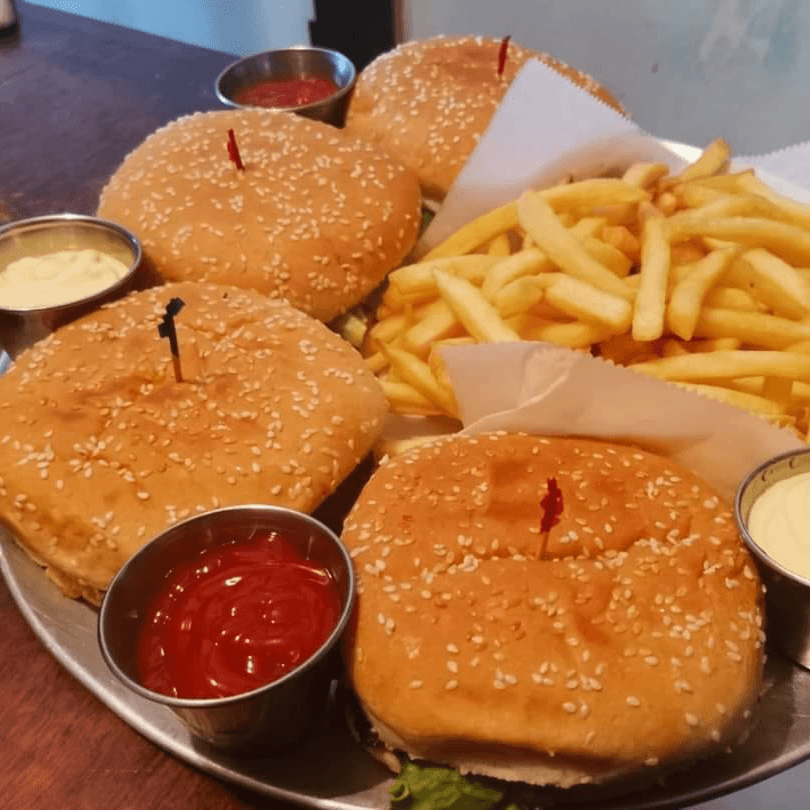 4 Hamburguesas con Papas
