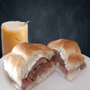 Torta Santiago + Agua de Fruta del Dia