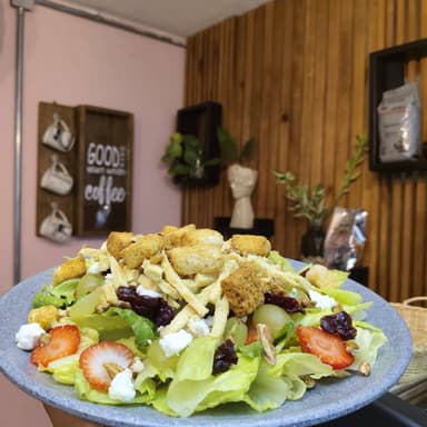 Ensalada de frutos y semillas