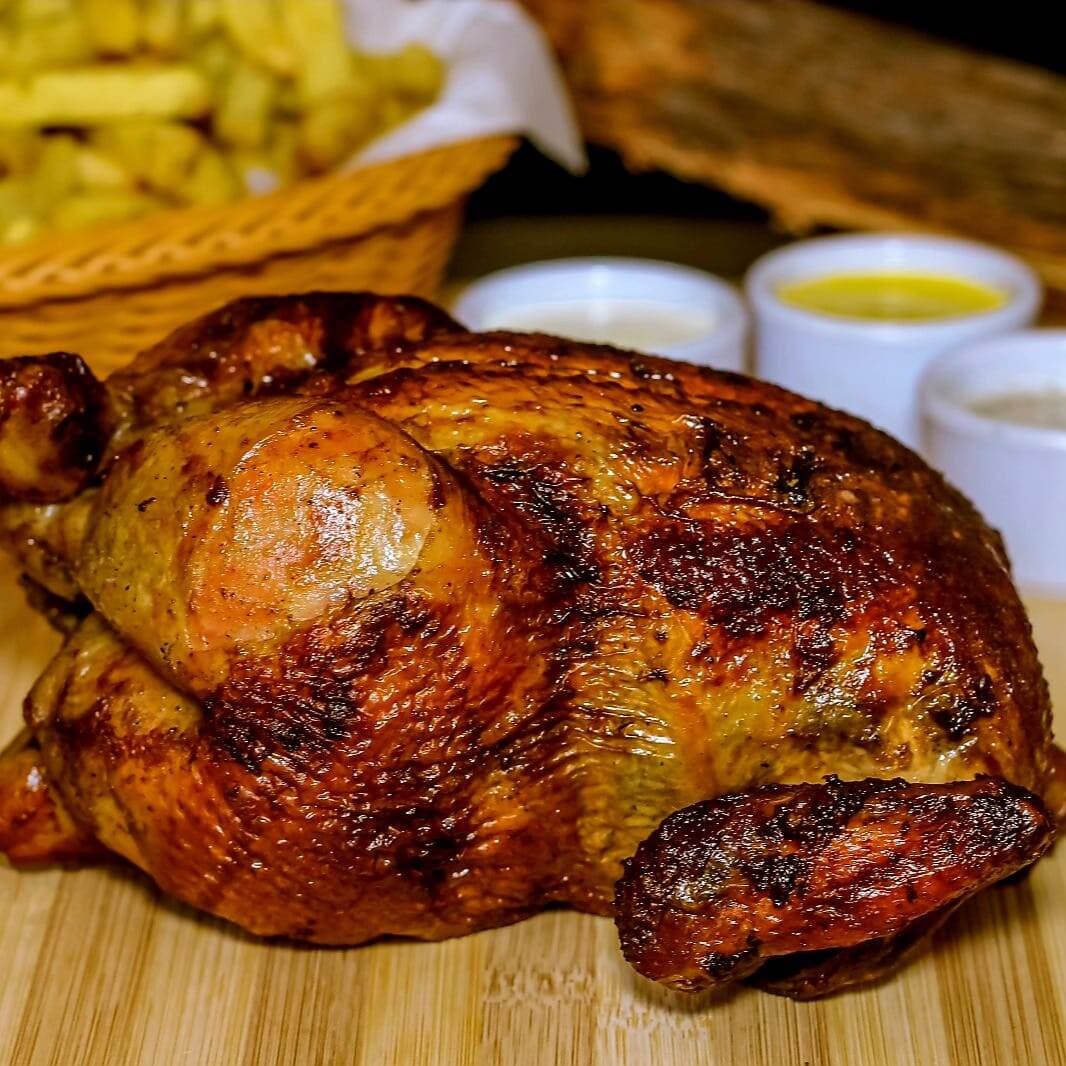1 Pollo + Papas + Salsas