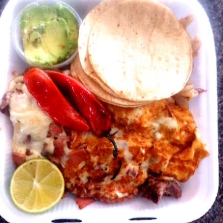 "ilegal" Con Sirloin, Extra Queso, Charros, Bebida