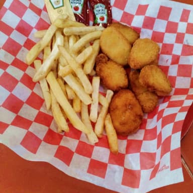 Nuggets con Papas a la Francesa