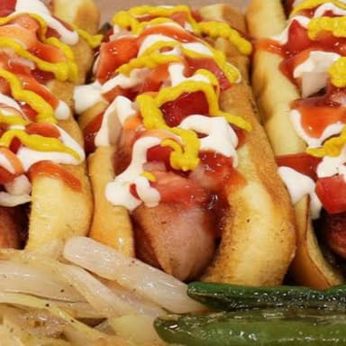 Tercia Hot Dogs Queso Tocino