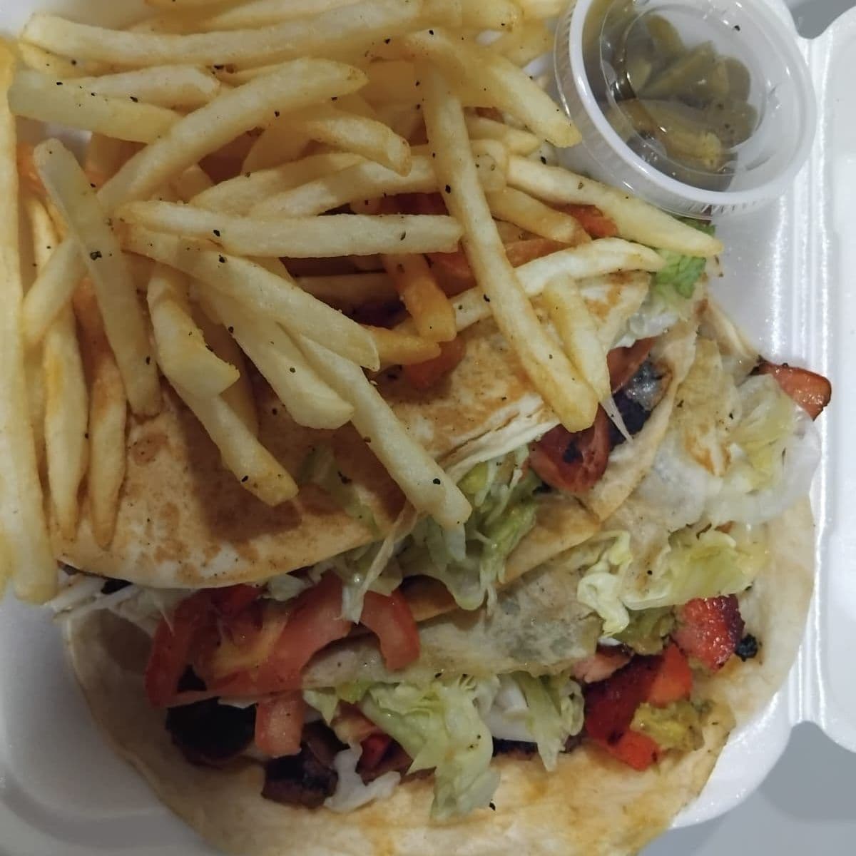 Quesa burguer alemana (2 pzas) incluye papas