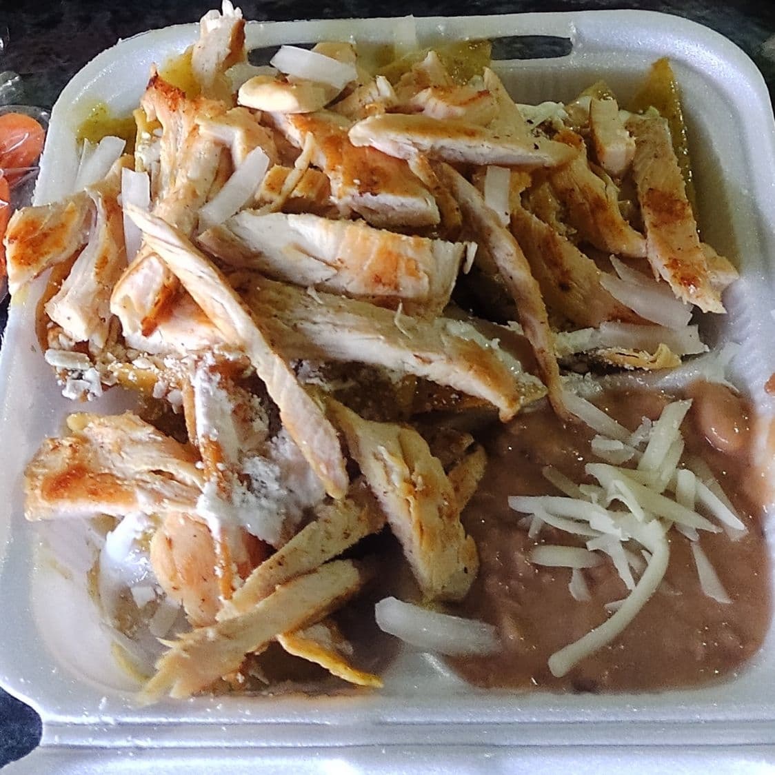 Chilaquiles con Pechuga de Pollo