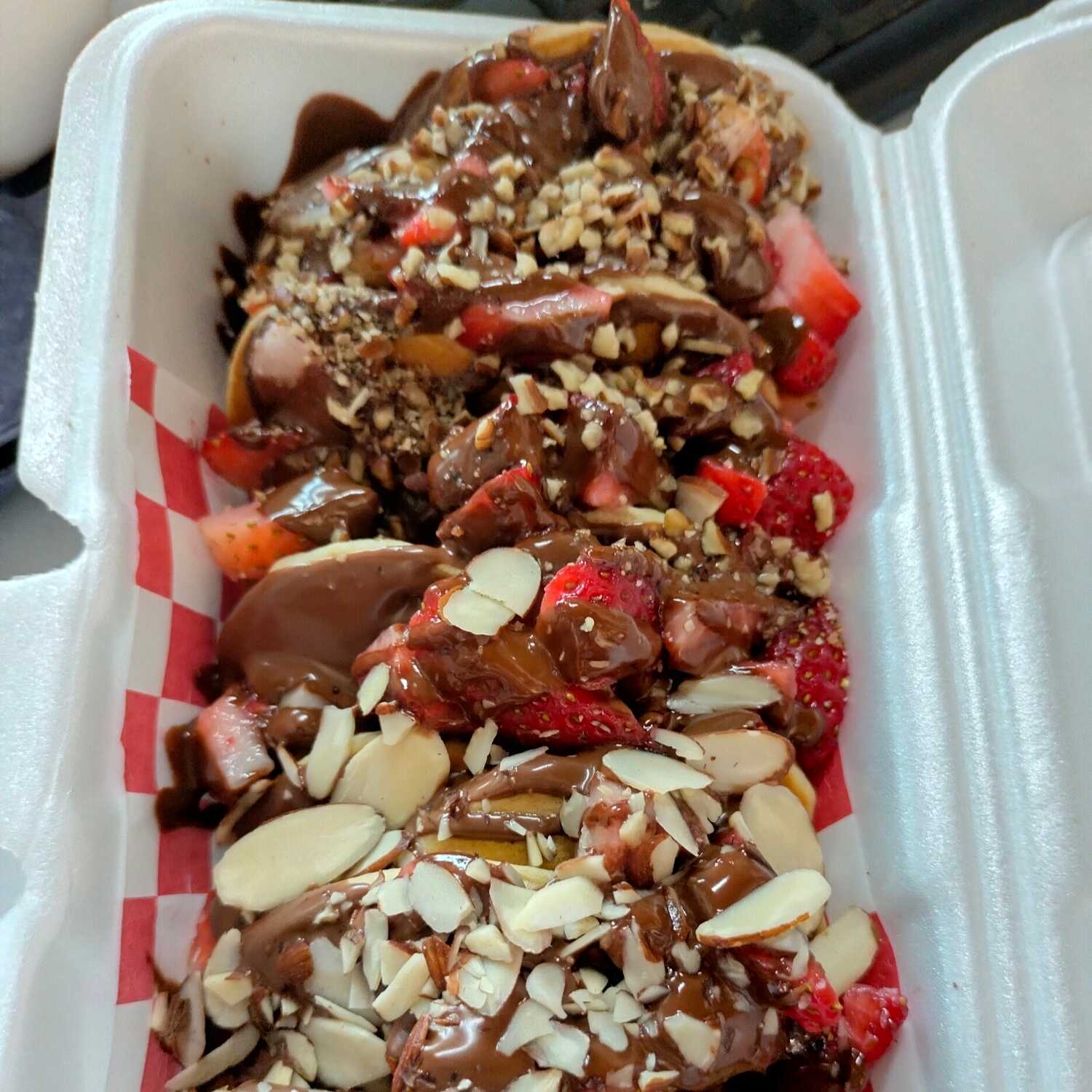 MINI HOTCAKES CON FRESA Y CAJETA(14 PIEZAS)