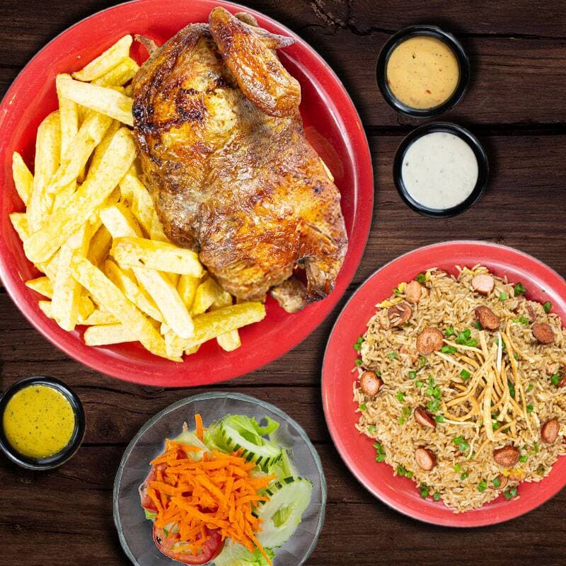 1/2 Pollo + Papas + Ensalada + Chaufa de Hot Dog