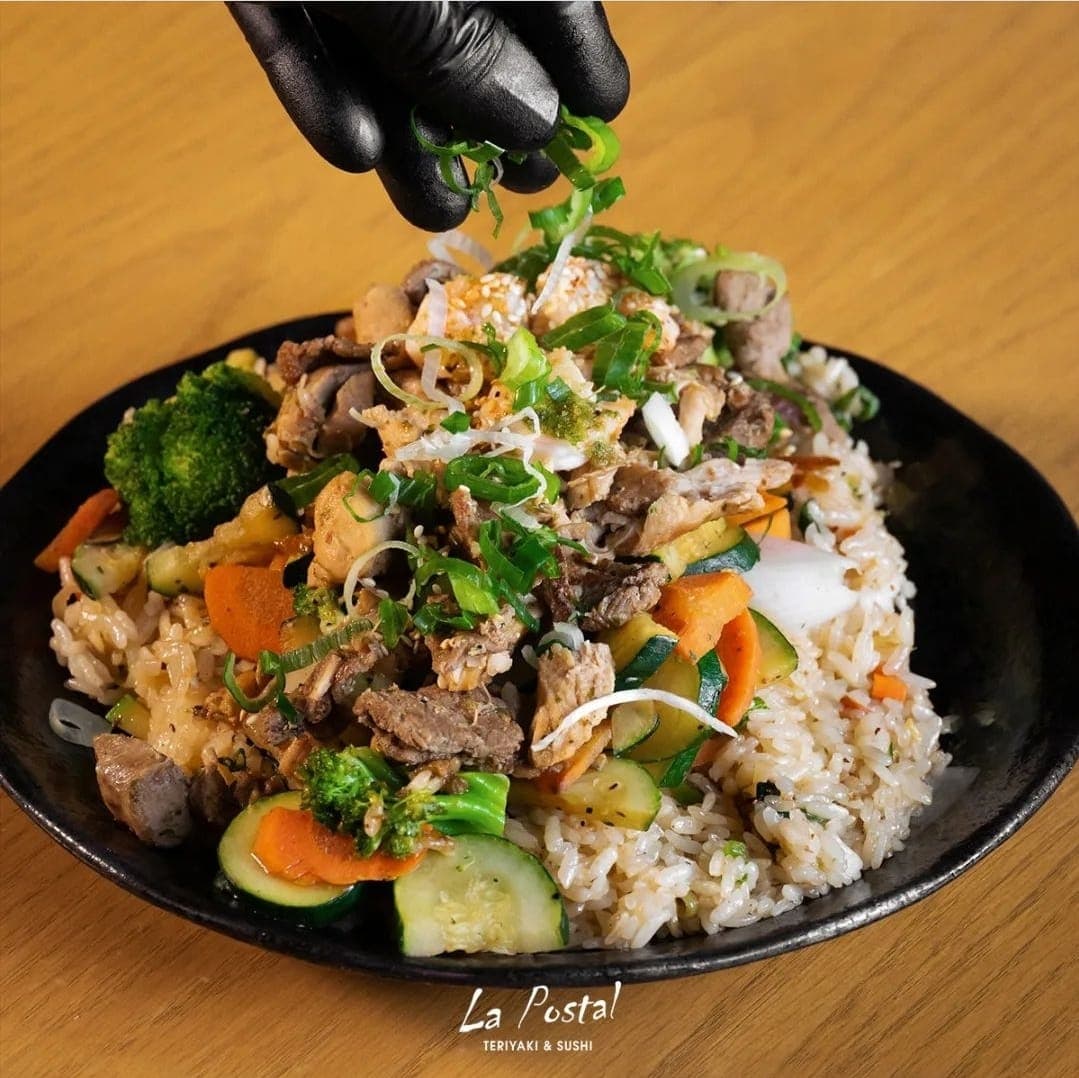 YAKIMESHI DE POLLO x 1