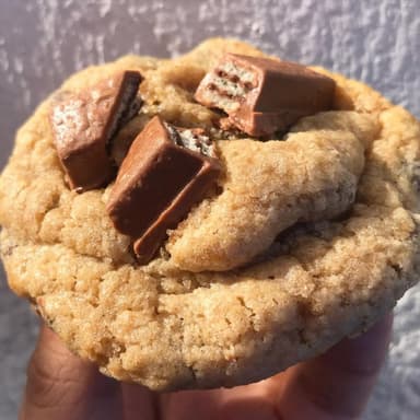 Galleta de Mantequilla con Kit Kat