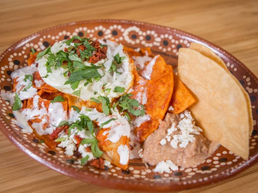 Chilaquiles Rojos con Huevo