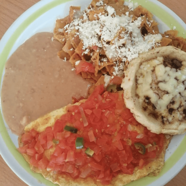 Huevos al Gusto con Chilaquiles