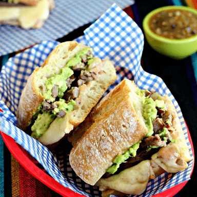 Torta de Carne + Nachos + Bebida 250ml