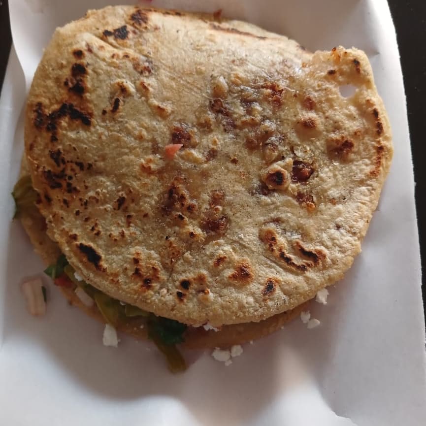 Gordita de Tinga de Pollo