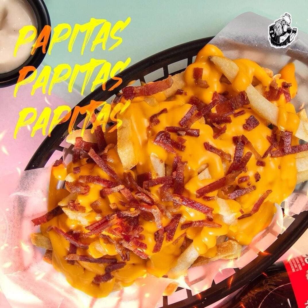Papas con Tocineta y Queso Cheddar