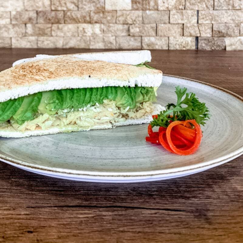 Sándwich de Pollo y Palta