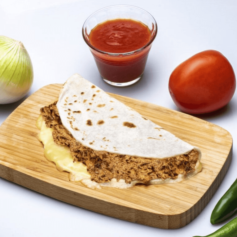 Quesadilla de Harina Tinga de Pollo
