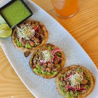 Sopes de Chicharron de Atun