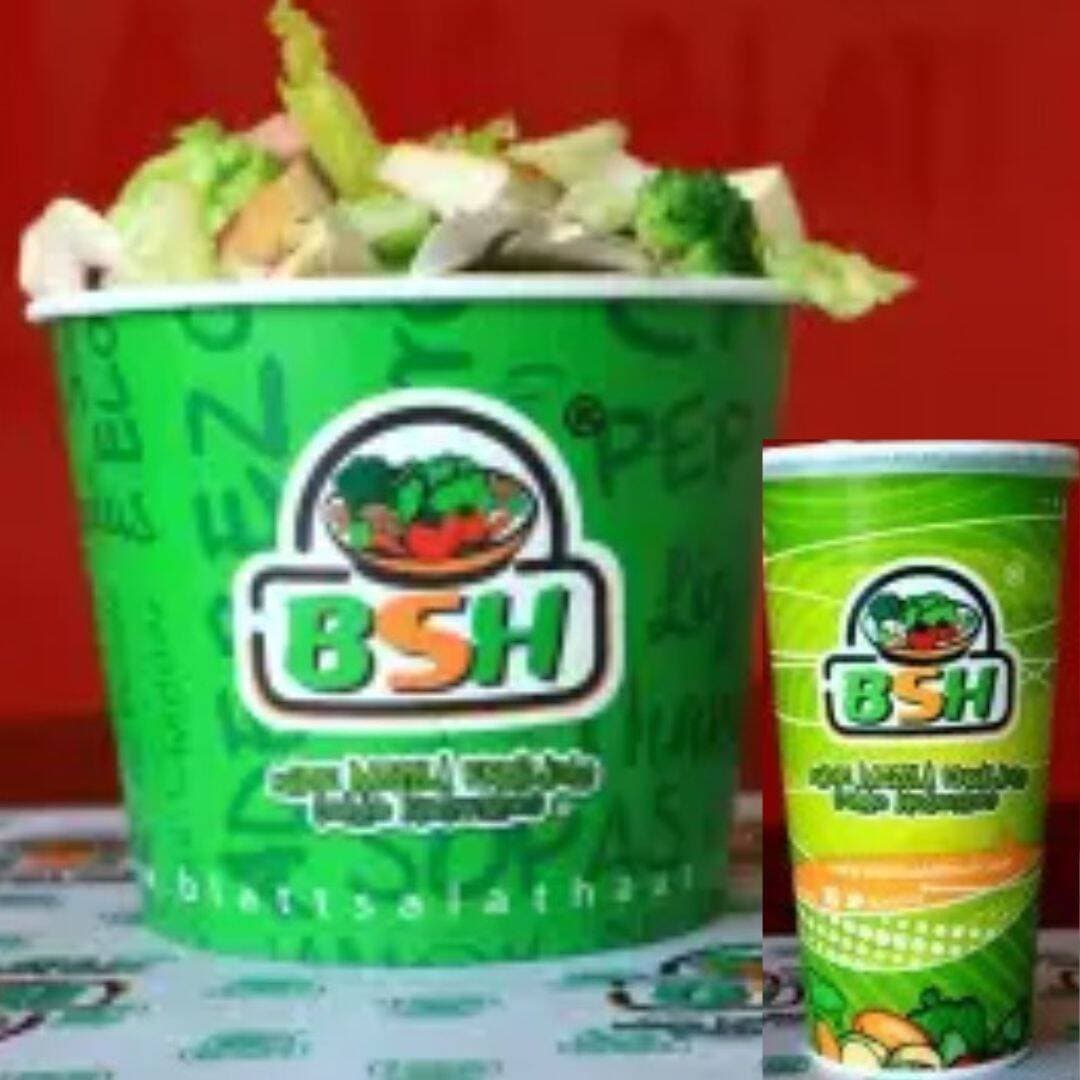 Ensalada Jumbo de Pollo + Bebida