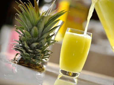 Agua de Piña con Alfalfa