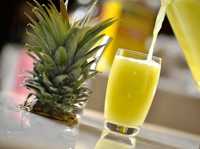 Agua de Piña con Alfalfa