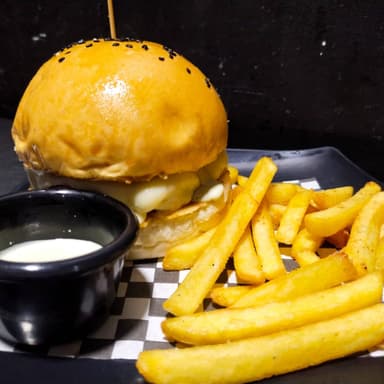 Cheese Burger + porción de papa