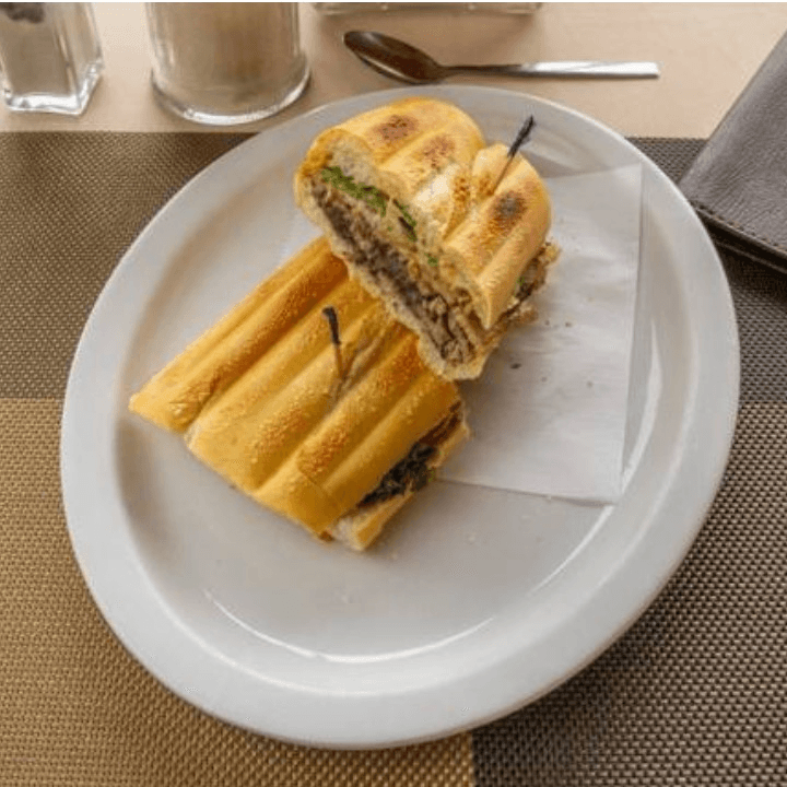 Emparedado de Carne con Frijol