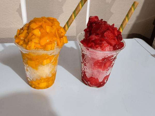 Raspados con fruta y snack