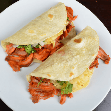 TACOS DE CARNE AL PASTOR EN TORTILLA DE HARINA.