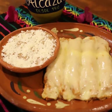 Enchiladas Gratinadas 1/2 Orden (2 Piezas)