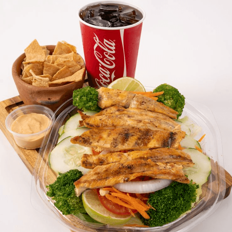 Ensalada Verde con Pollo y Refresco 600 Ml.