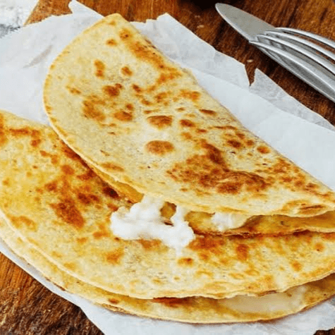 Quesadilla de Pollo Tres Piezas
