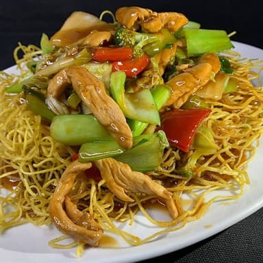 Tallarín Frito con Pollo Carta