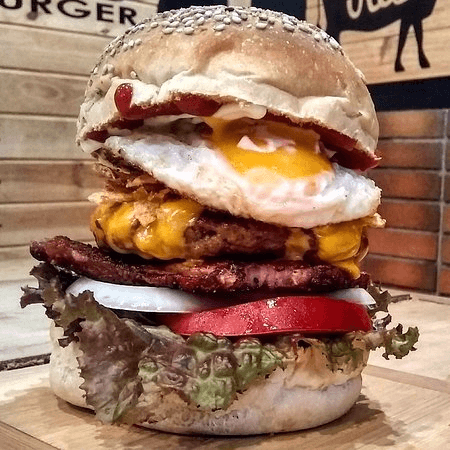 Hamburguesa Triple CARNE , POLLO , CERDO