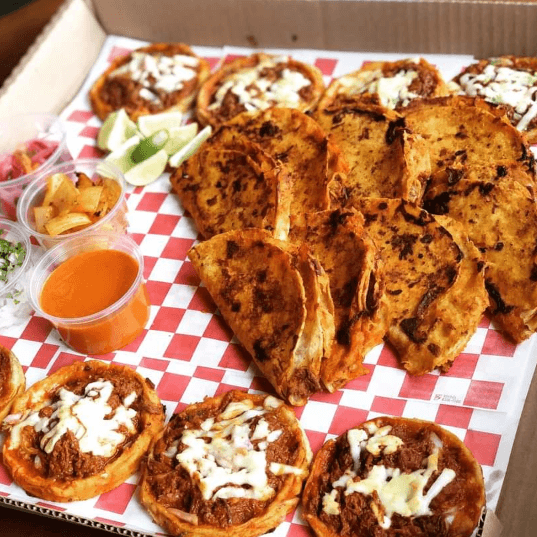 Taco de Birria con Queso Tortilla Taquera