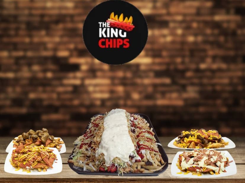 Salchipapas y Licores The King Chips.