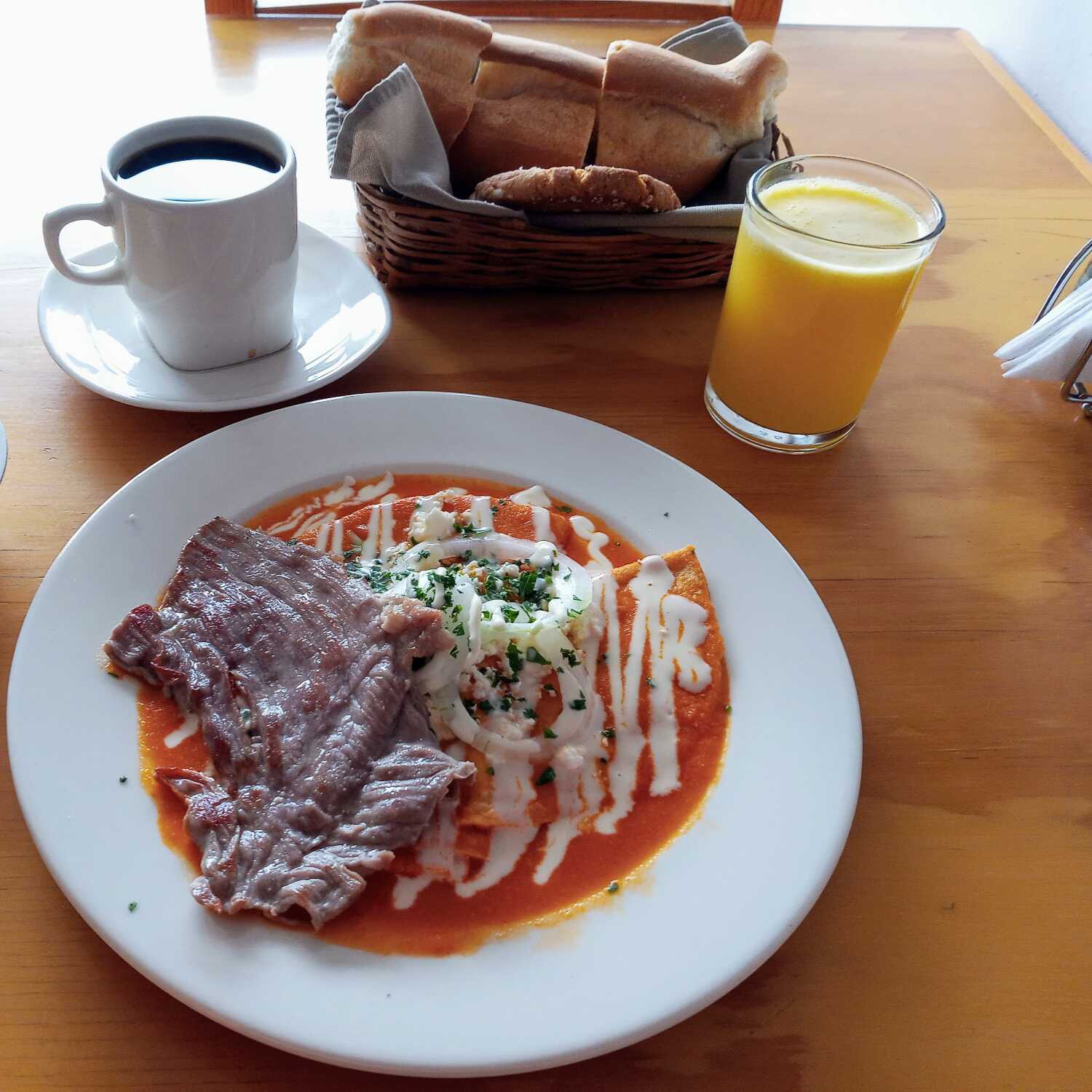 COMBO ENTOMATADAS2+CAFE+PAN