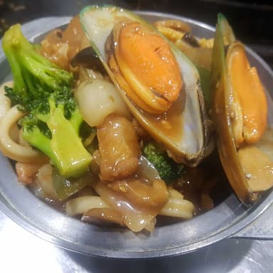 Tallarín Chino con Mariscos y Verduras