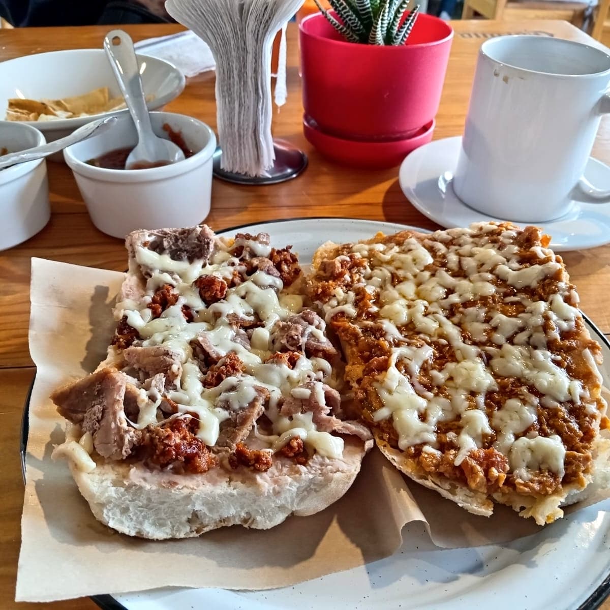 Molletes Rancheros