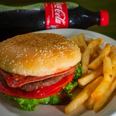 Hamburguesa + Papas + Refresco