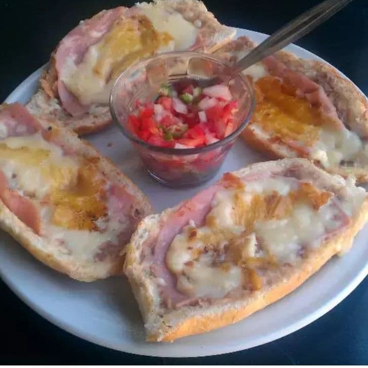 Molletes gratinados