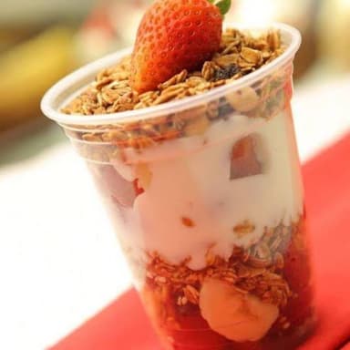 1/2 Yogurt con Fruta