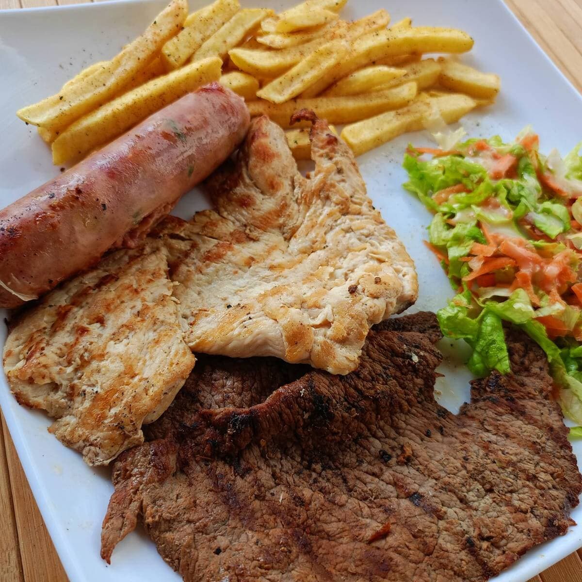Asado Mixto + Papas + Gaseosa 250 ml