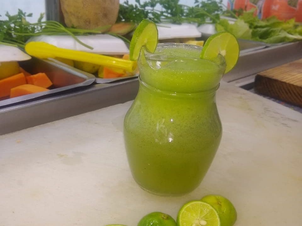 Agua 1 Litro de Yerbabuena con Limón