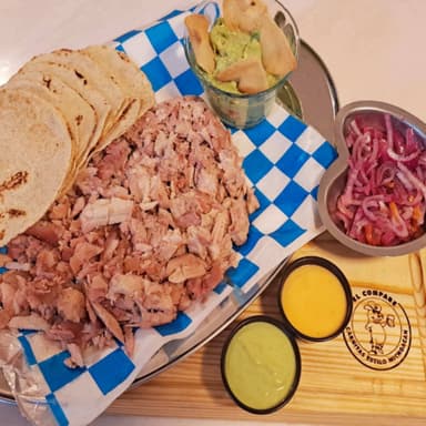 1/4 de Carnitas.